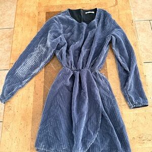 NWOT Rebecca Minkoff Blue Textured Long Sleeve Dress

LOT C